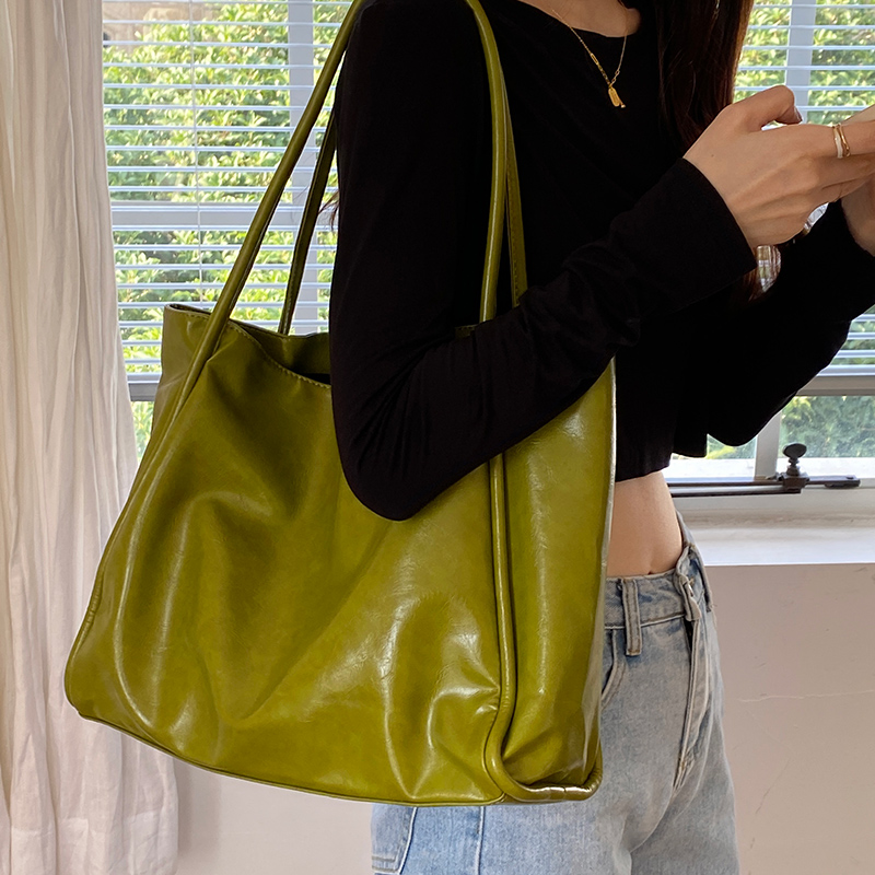 Przenośna torba na ramię z tek – Luxury Bags Green recenzja i cena