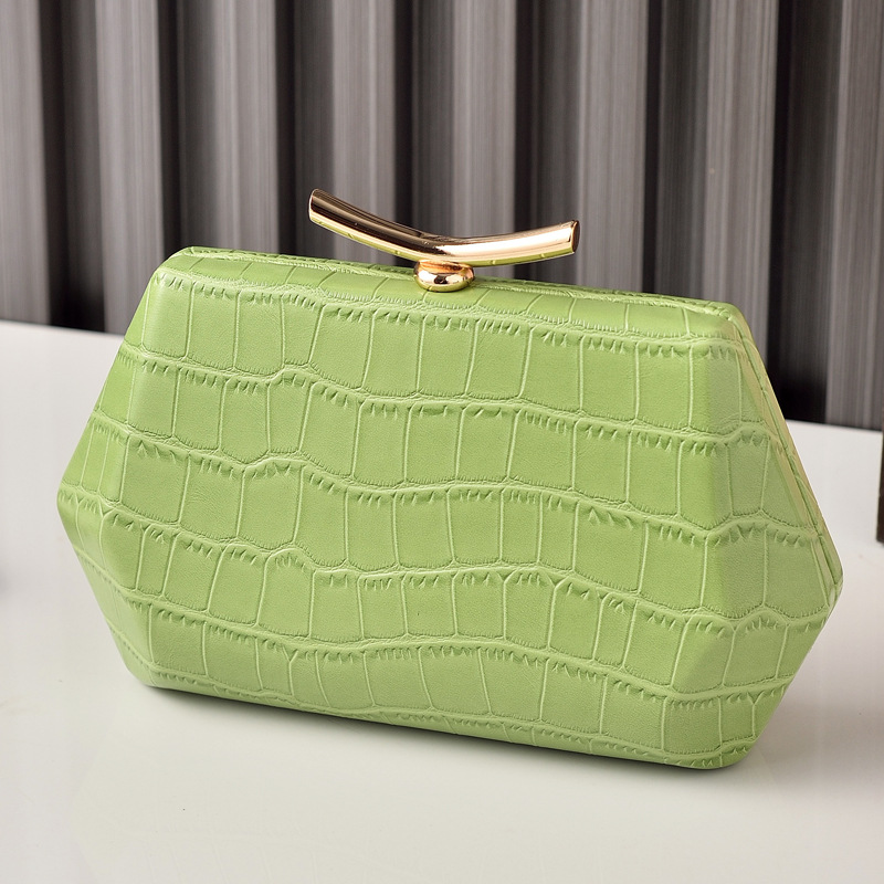Zielona kopertówka, nietypowa  – Luxury Bags Green recenzja i cena
