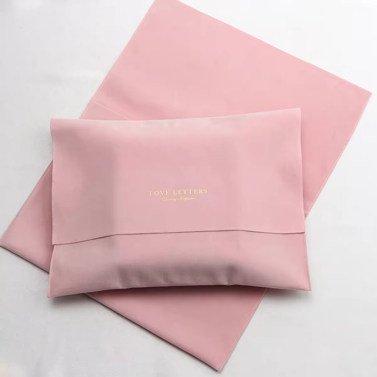 Luksusowa aksamitna koperta z  – Luxury Bags Logo recenzja i cena