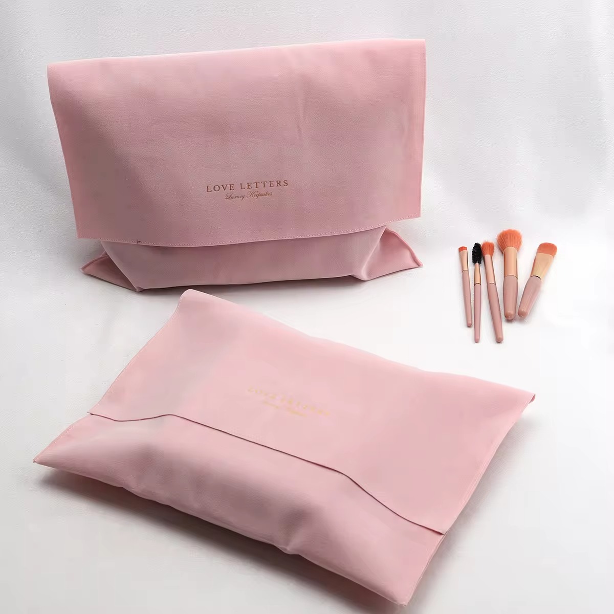 Luksusowa aksamitna koperta z  – Luxury Bags Logo recenzja i cena